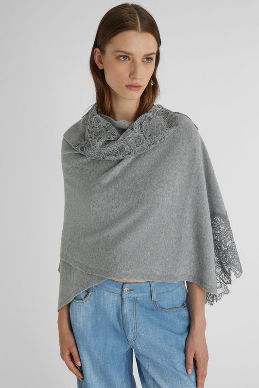 Stola grigia in puro cashmere con pizzo