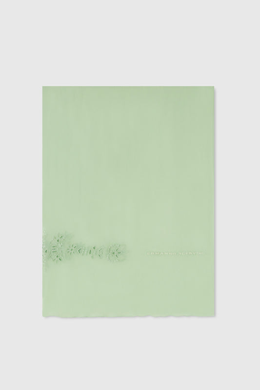 Étole en mousseline de soie pure avec sculpture géométrique réalisée et finie à la main