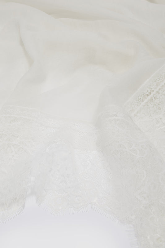 Stola bianca in cashmere con pizzo valencienne