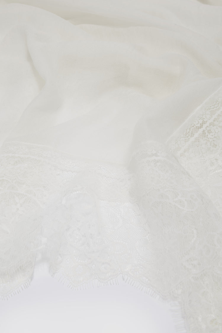 White cashmere stole with valencienne lace