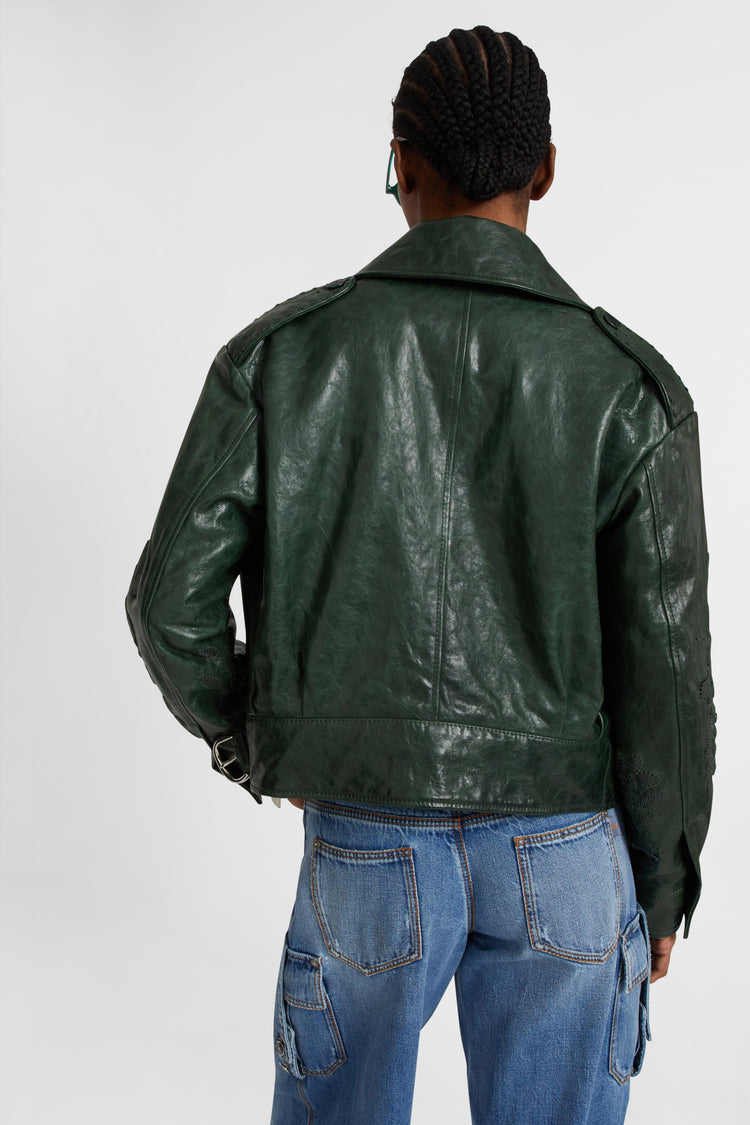 Giacca monopetto in pelle con tasche frontali e ricami floreali realizzati a mano