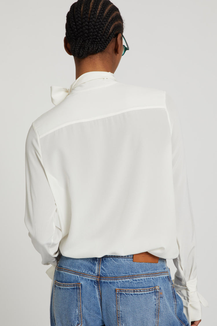 Chemisier en pure soie avec nœuds décoratifs