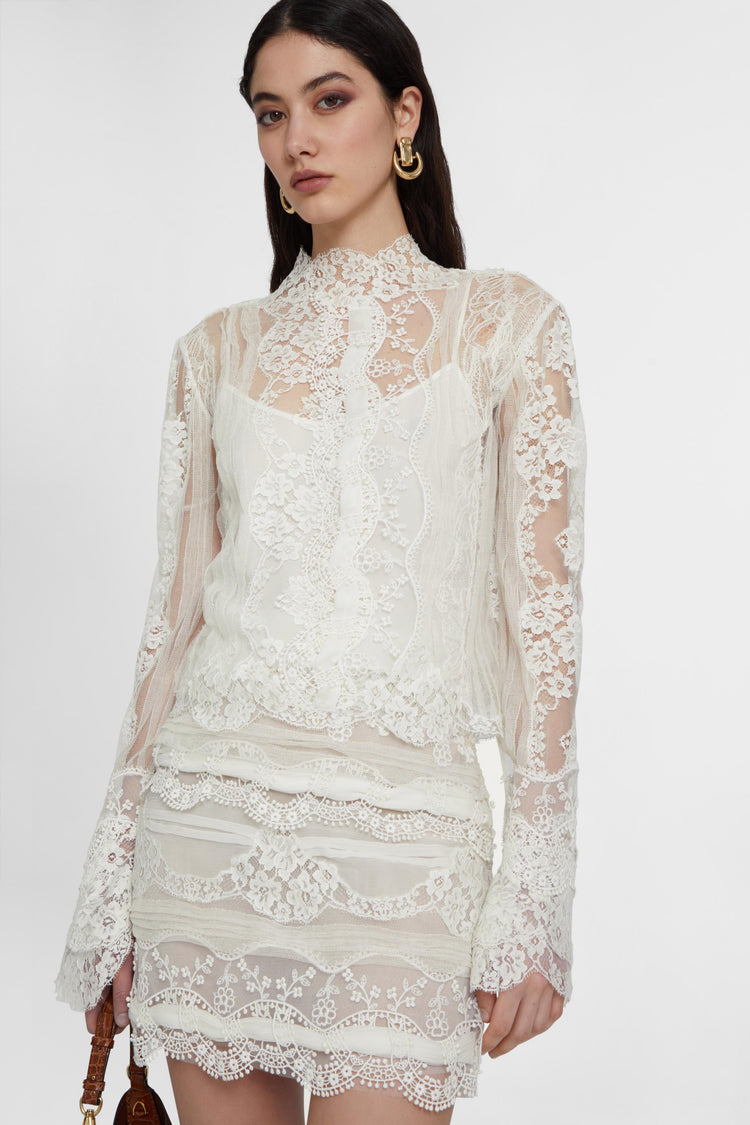 Chemise en pure soie avec broderie en dentelle