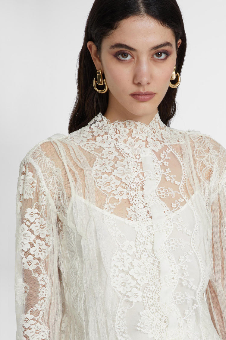Chemise en pure soie avec broderie en dentelle