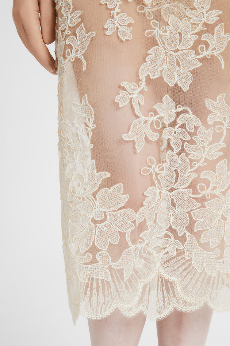 Sheath skirt in tulle and fine floral lace