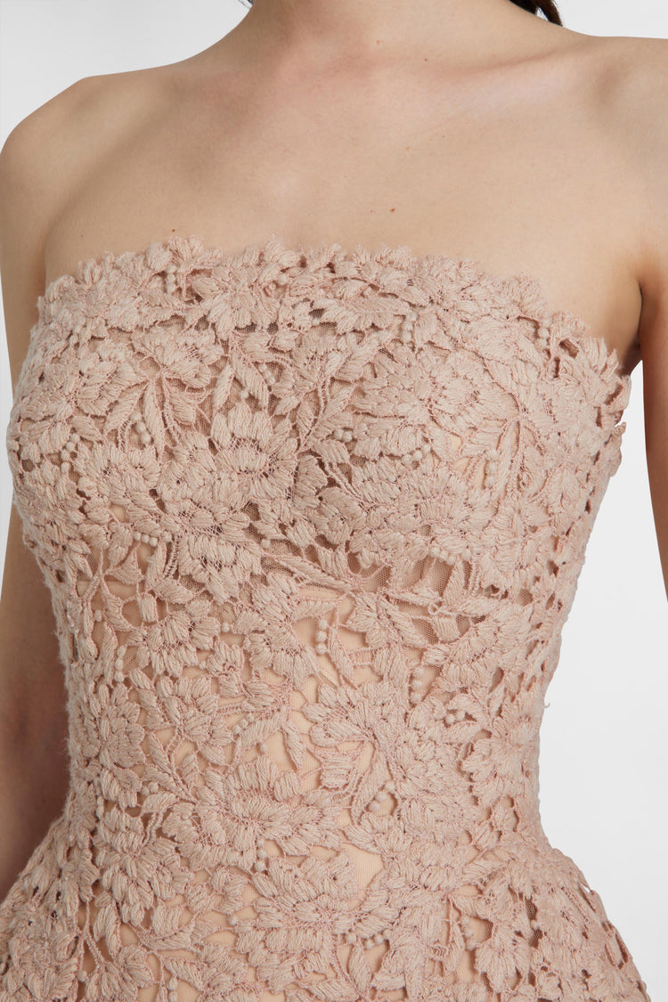 Robe bustier en dentelle macramé de laine