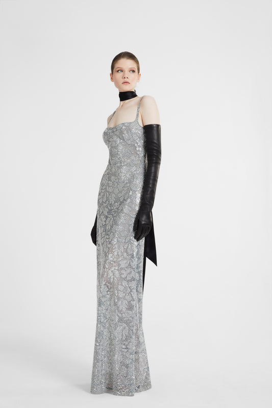 Robe longue en dentelle et cristaux