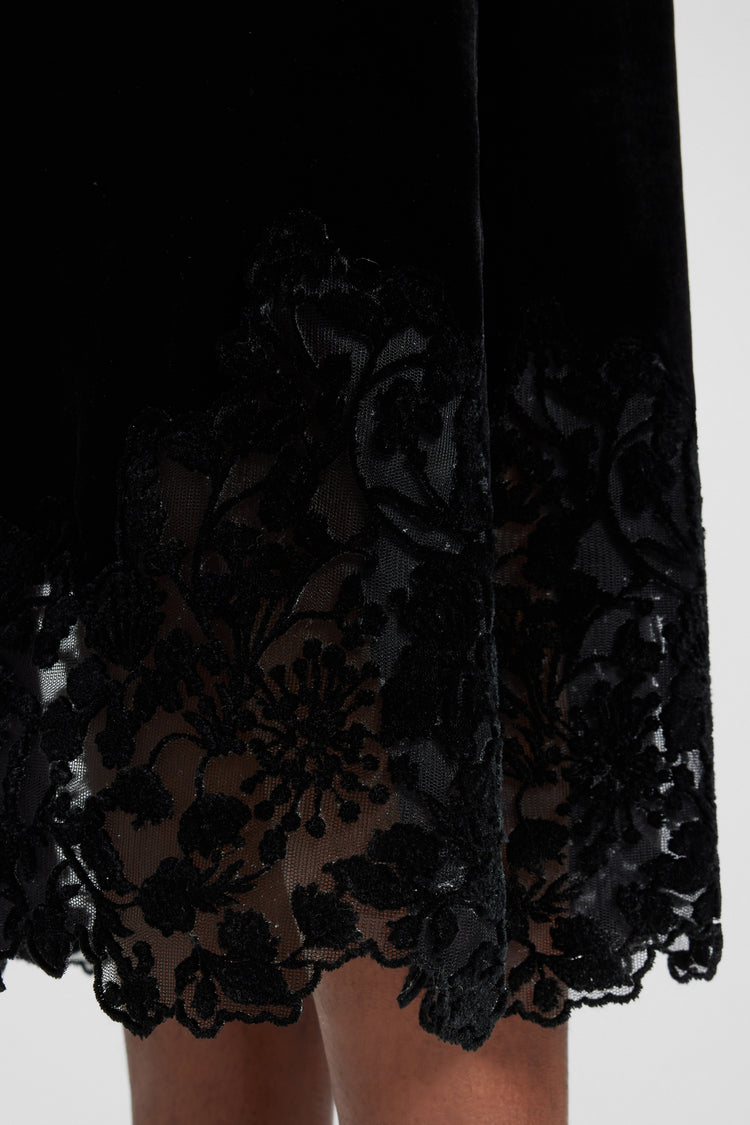 Abito lingerie in velluto di viscosa e seta con intagli e pizzo rebrodé