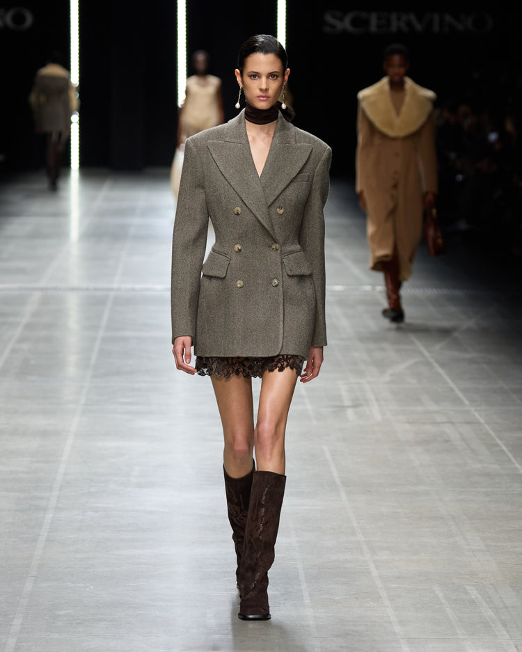 Abito corto in seta con pizzo velluto intagliato a mano