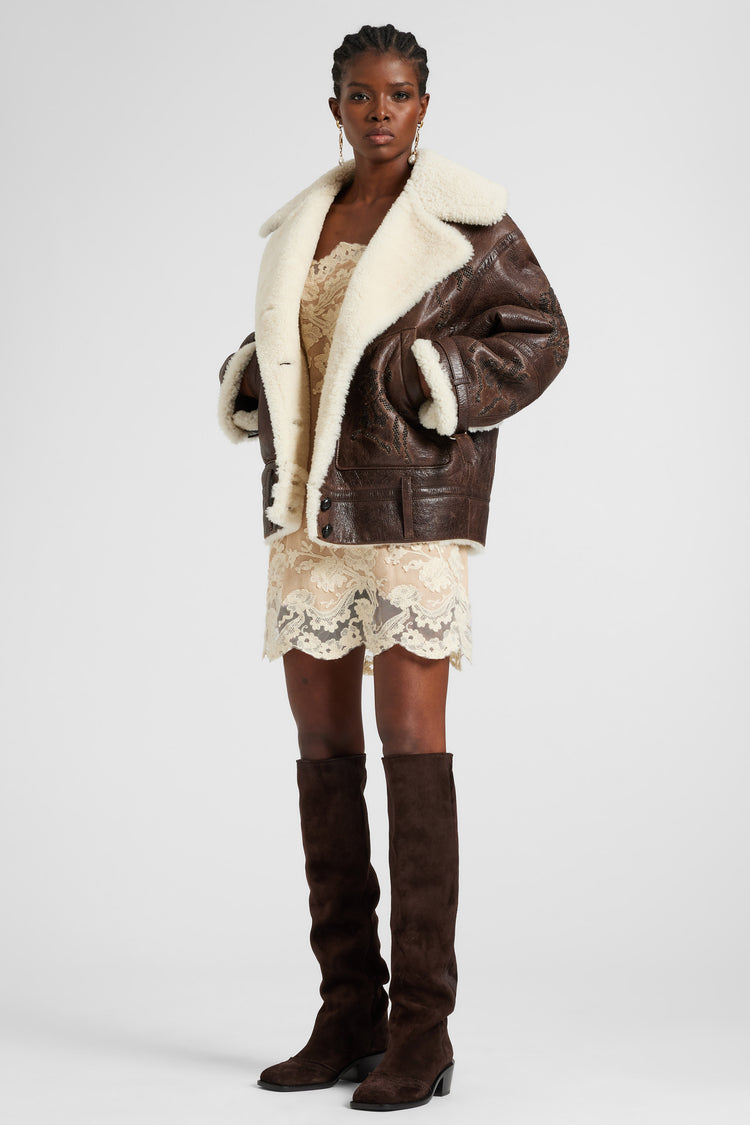 Abito corto in chiffon creponne con pizzo "piccolo punto"