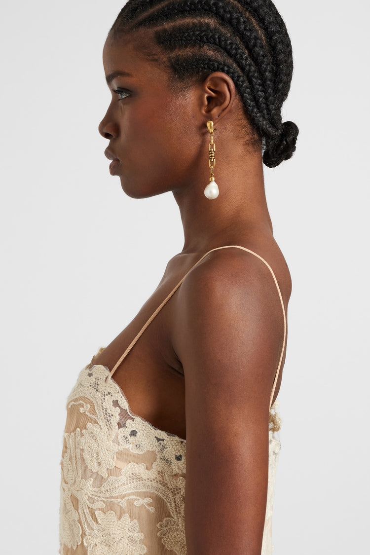 Dangling earrings with knot and freshwater pearls gold tone