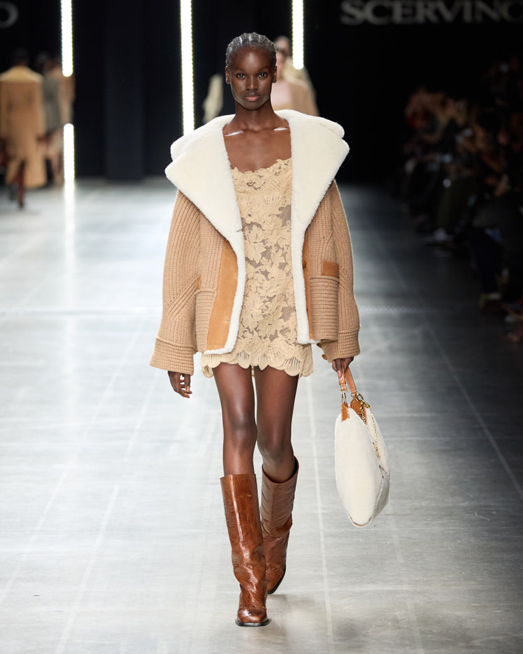 Cardigan oversize in misto lana merino con inserti in camoscio e collo in shearling