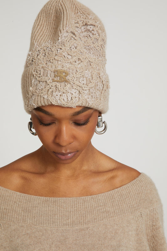 Pure cashmere hat with embroidered logo and rebrode lace