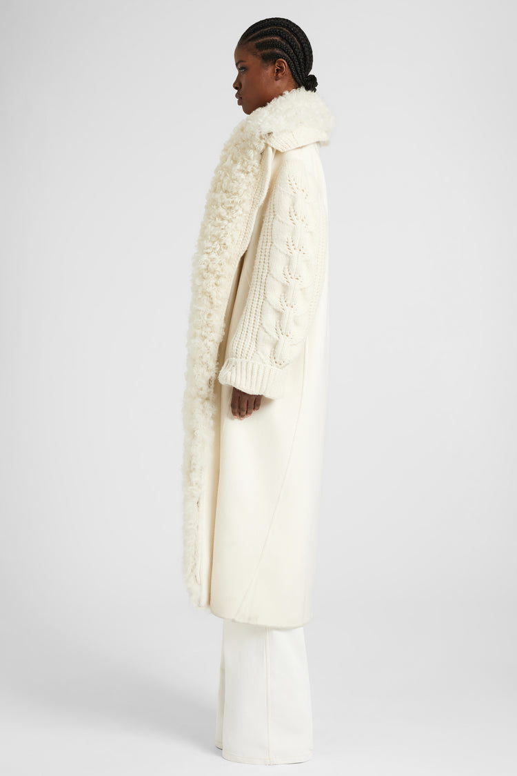 Oversize coat in pure virgin wool with knitwear details and cruelty-free sheepskin fur