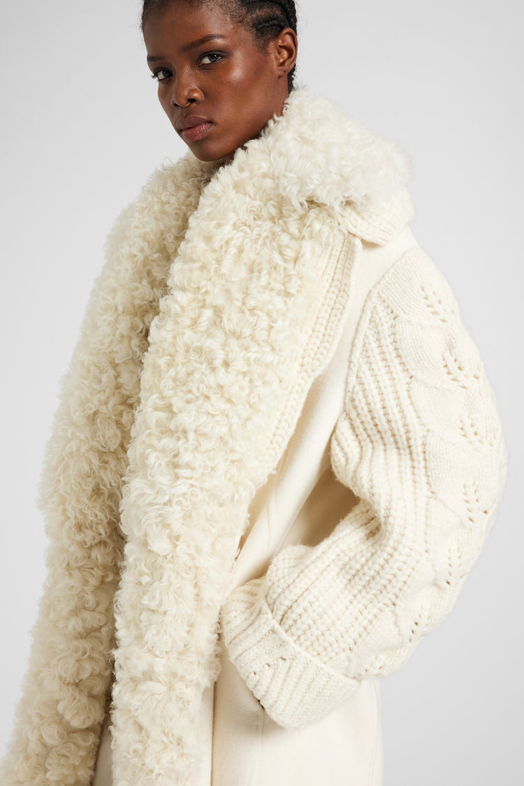 Oversize coat in pure virgin wool with knitwear details and cruelty-free sheepskin fur