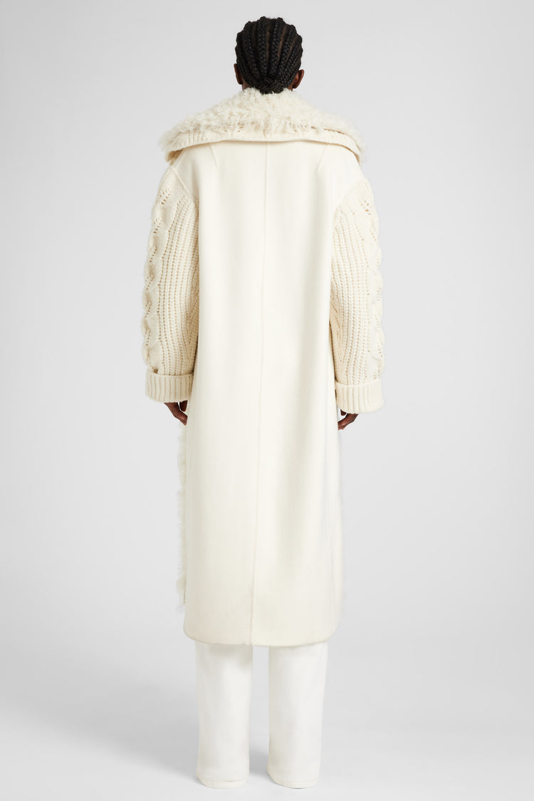 Oversize coat in pure virgin wool with knitwear details and cruelty-free sheepskin fur