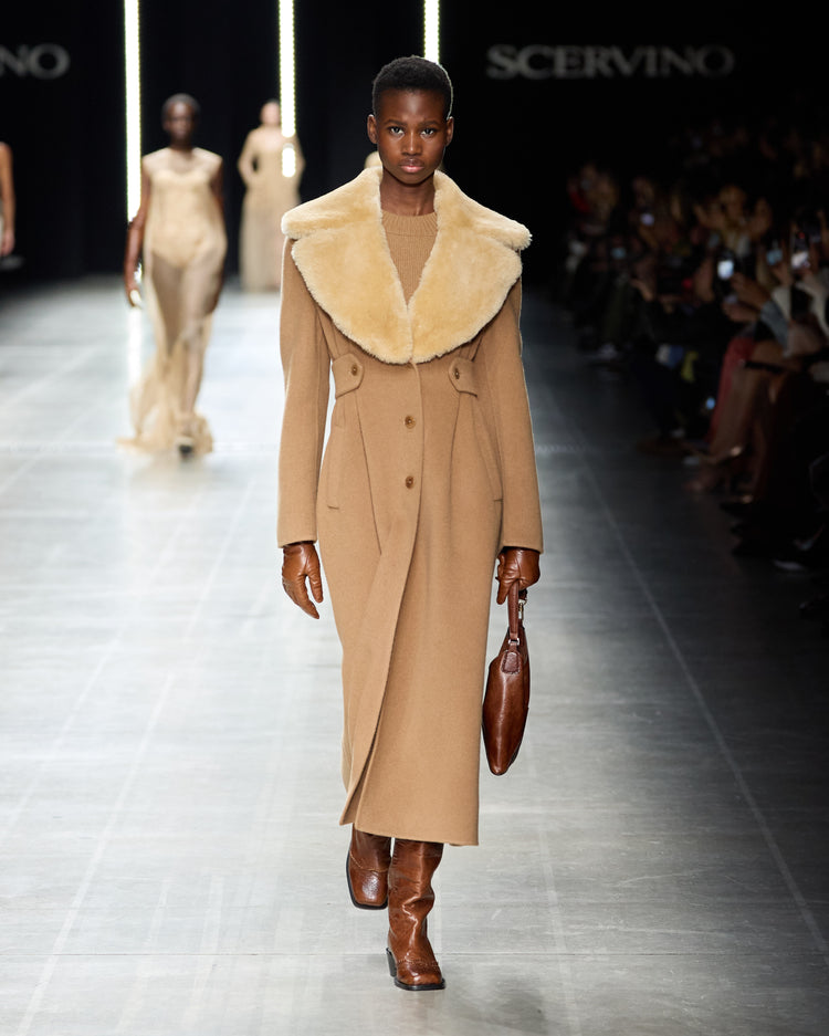 Cappotto lungo oversize in blend di lana, lana vergine e cashmere con rever in pelliccia di alpaca