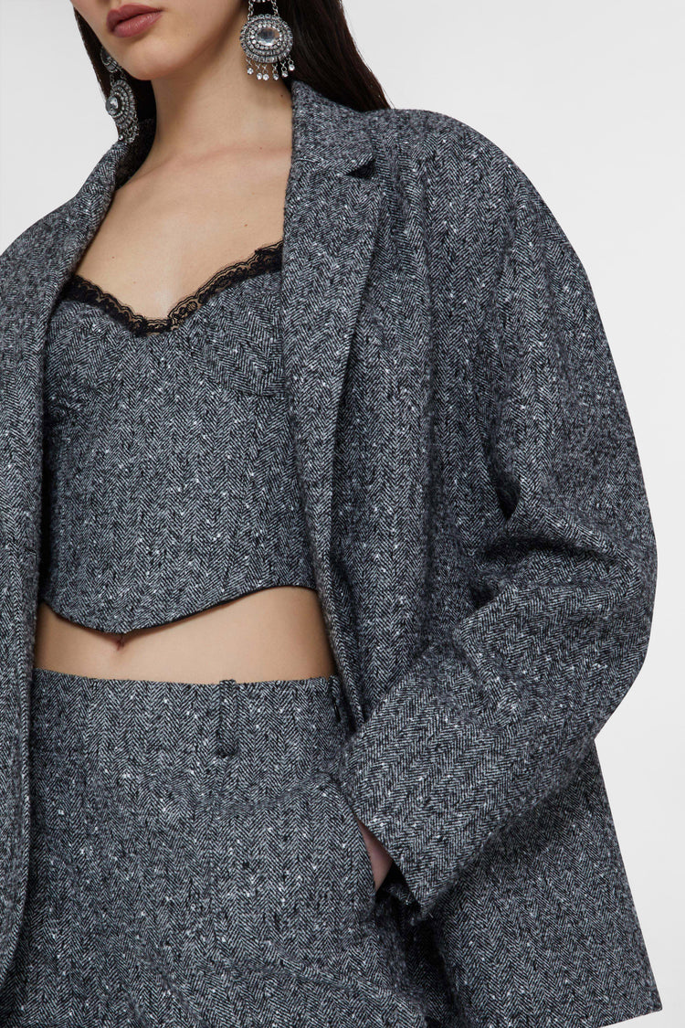 Tailored jacket in wool blend with herringbone pattern