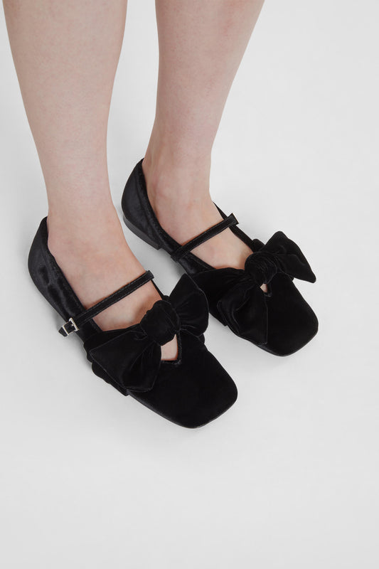 Velvet ballerina with oversized bow