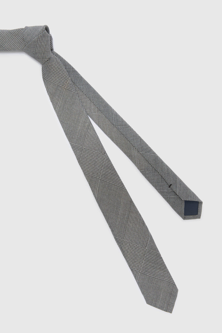 Tie with black and white Prince of Wales print