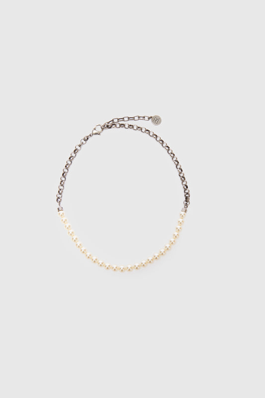 Collana in perle di vetro con dettagli in catena forzatina