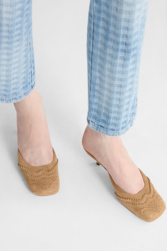 Mule en camoscio avec détails brogue