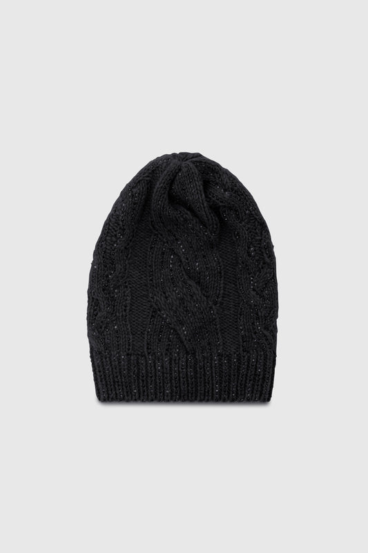 Black cable-knit wool hat