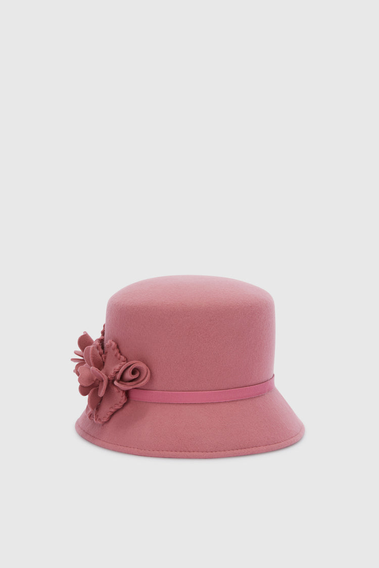 Bucket hat with flower appliqué