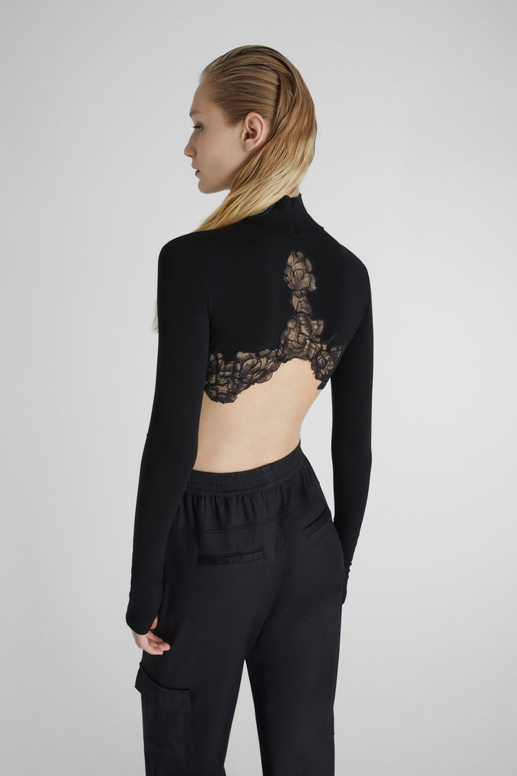 Cropped top with high neck and lace.