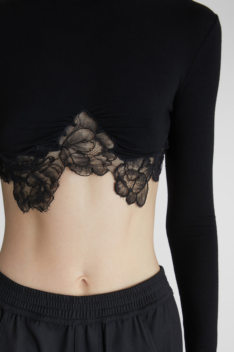 Cropped top with high neck and lace.