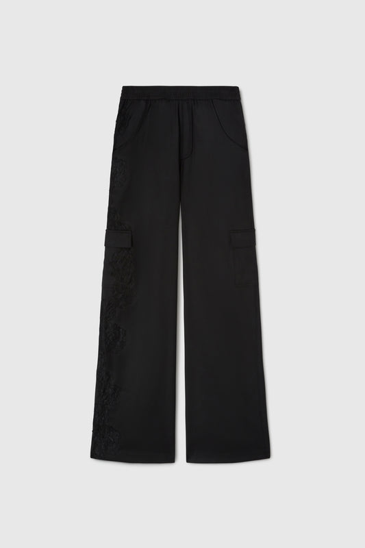 Wide-leg cargo trousers with lace.