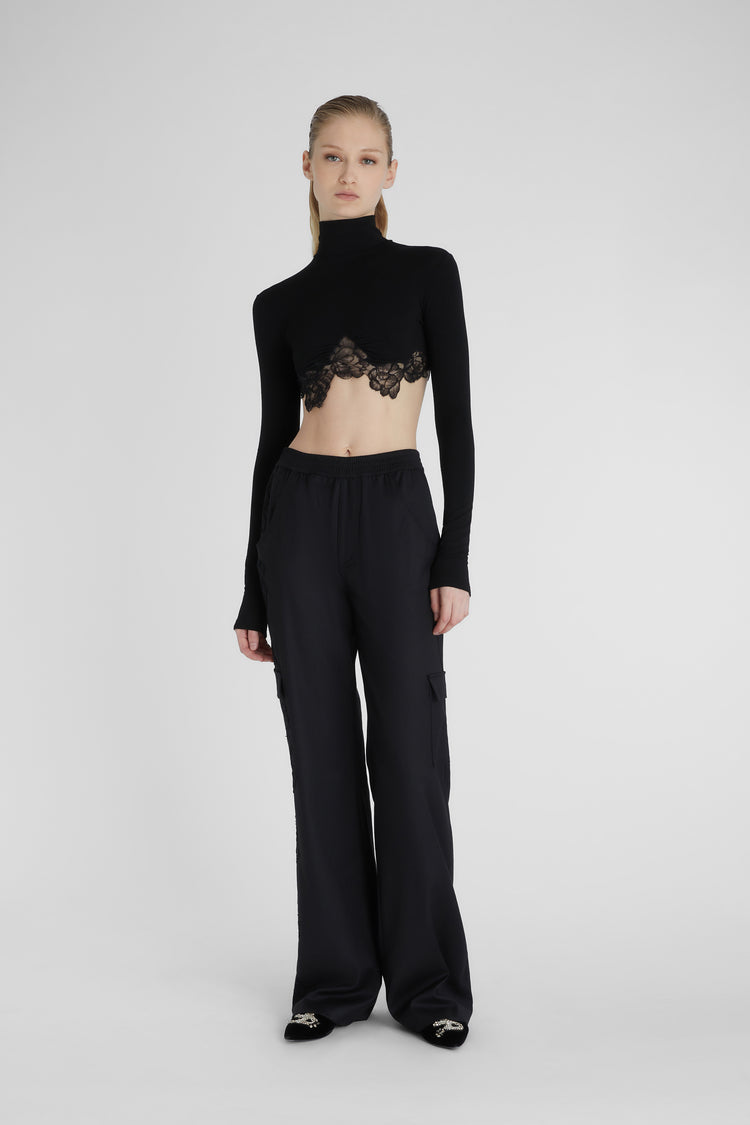 Wide-leg cargo trousers with lace.