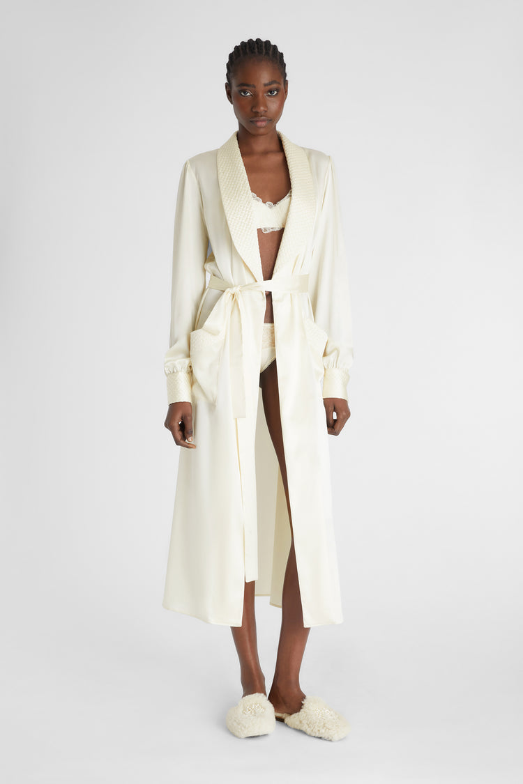 Long dressing gown with quilted detail.