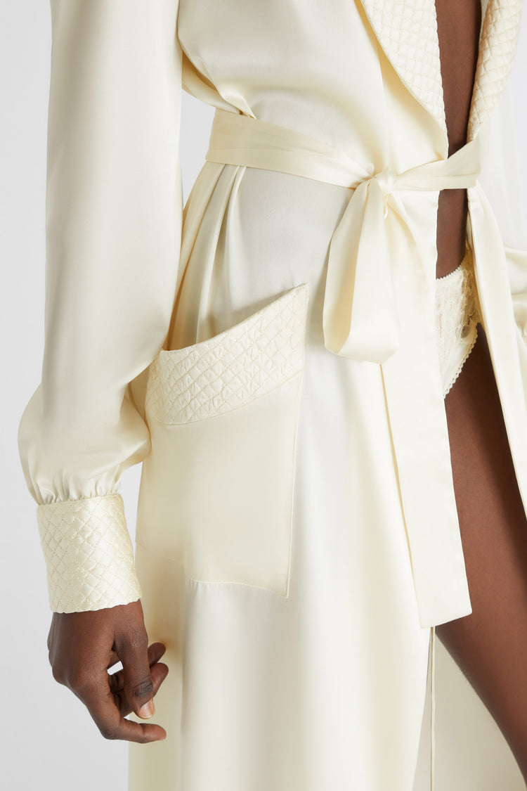 Long dressing gown with quilted detail.