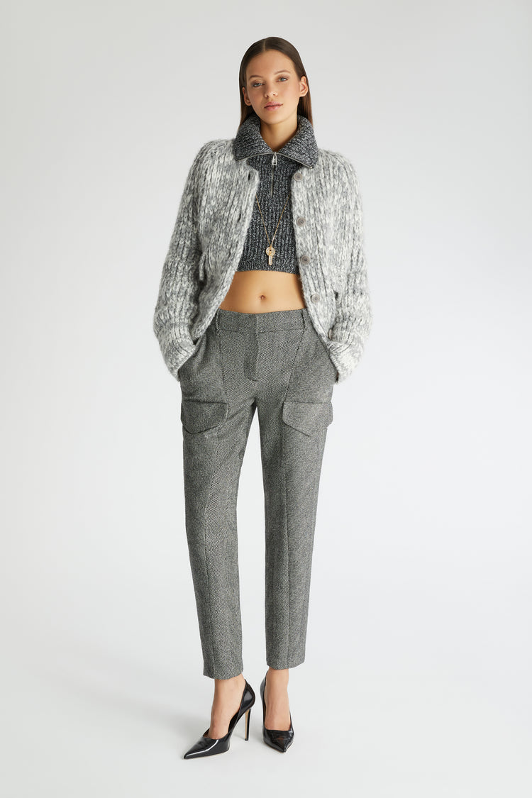 Maglia cropped in misto cashmere con collo alto e zip