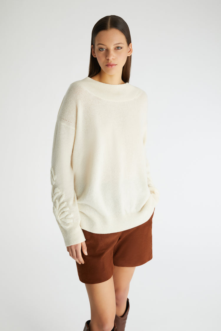 Pure cashmere oversized sweater with handmade floral embroidery