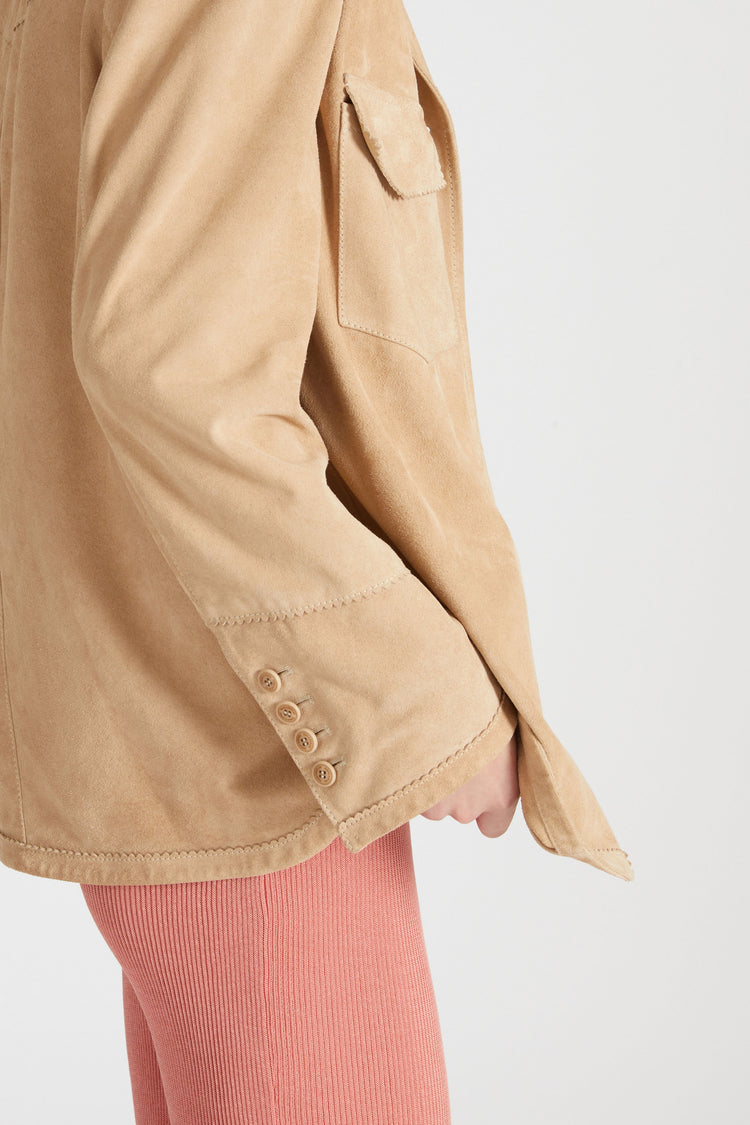 Single-breasted jacket in clouded suede with topstitching and broguing details.