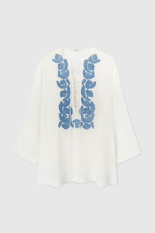 Short kaftan in pure silk crepe de chine with handmade floral appliqués