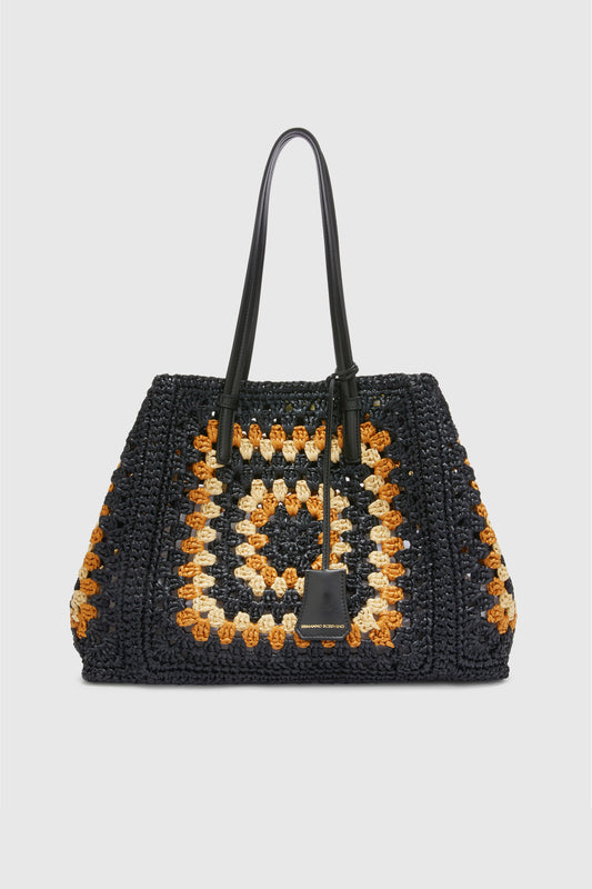 Shopping bag in natural rafia with hand-made crochet weave