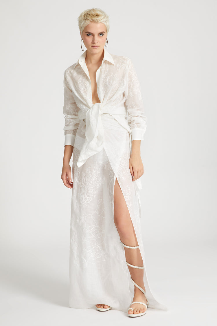 Shirt in ramie with tone-on-tone handmade floral embroidery