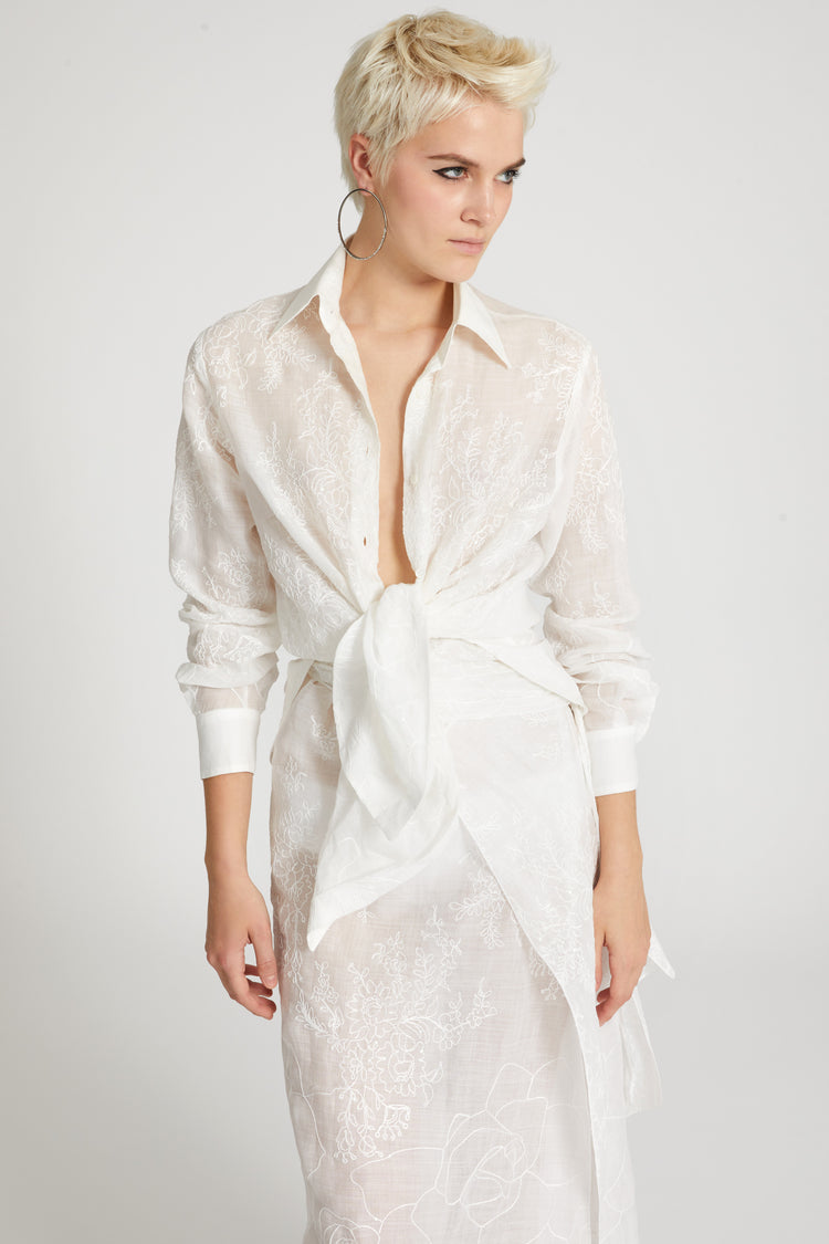 Shirt in ramie with tone-on-tone handmade floral embroidery