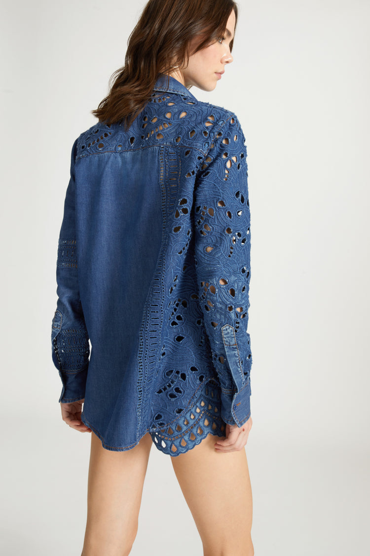 Regular shirt in cotton chambray with sangallo workmanship