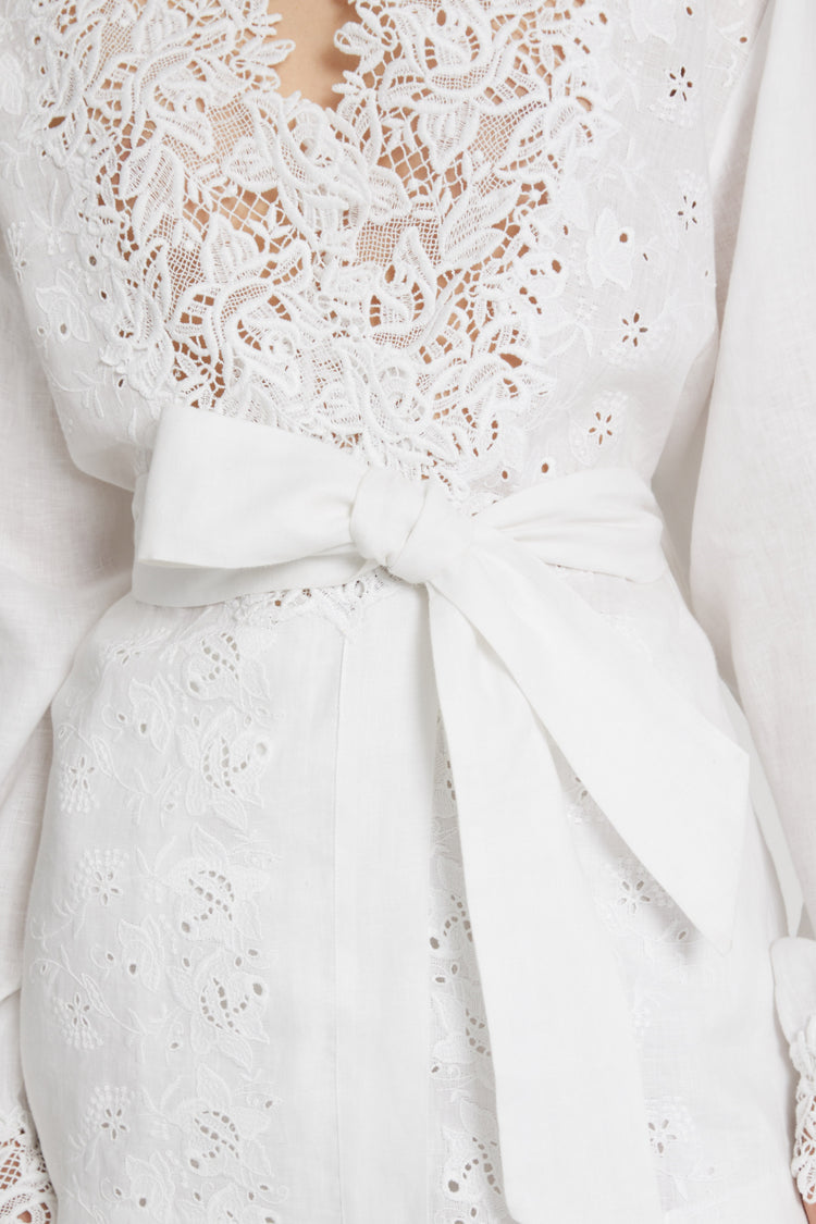 Pure linen shirt with sash and macramé lace and sangallo details