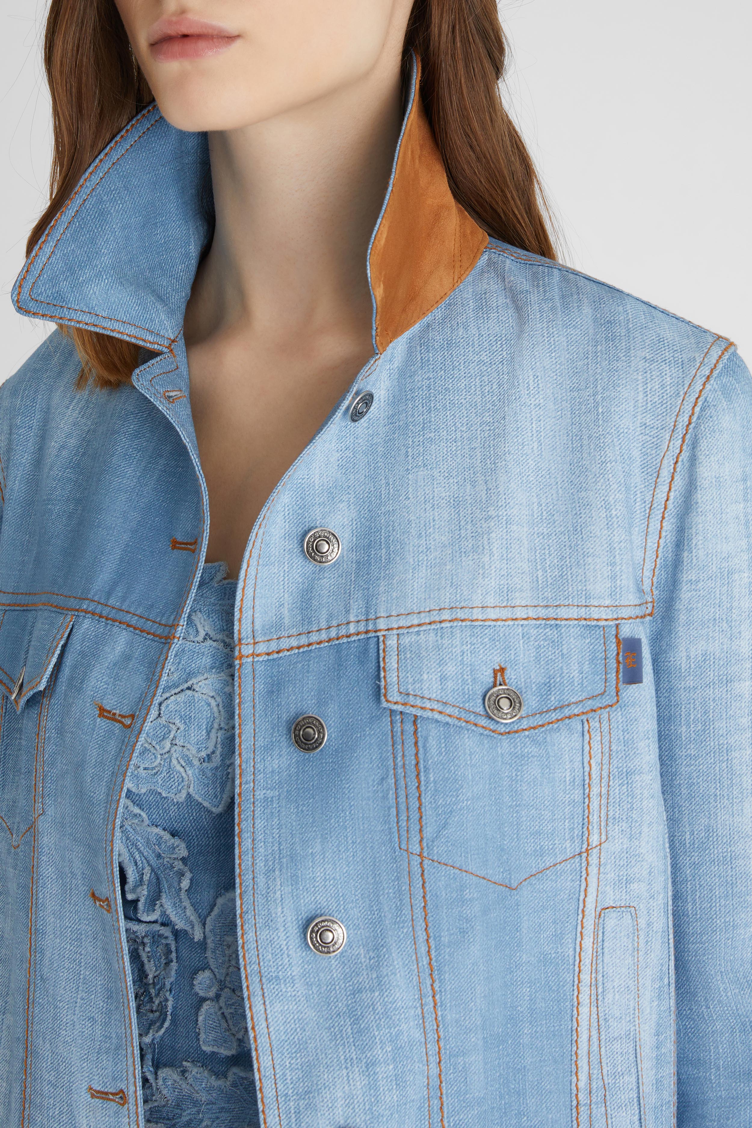 Jacket in light blue marocain denim print with suede cuff