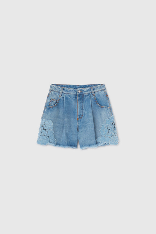 Shorts with pleats and tone-on-tone macramé inlay