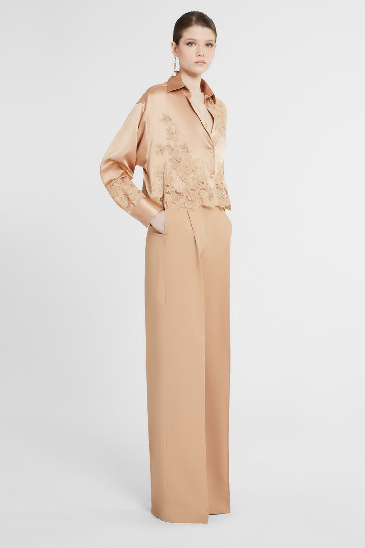 Camicia in satin di seta stretch con applicazioni in pizzo