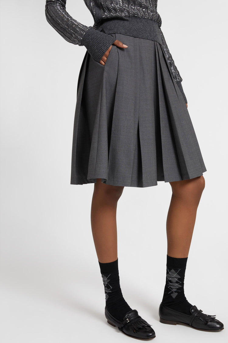Pleated skirt in cool wool