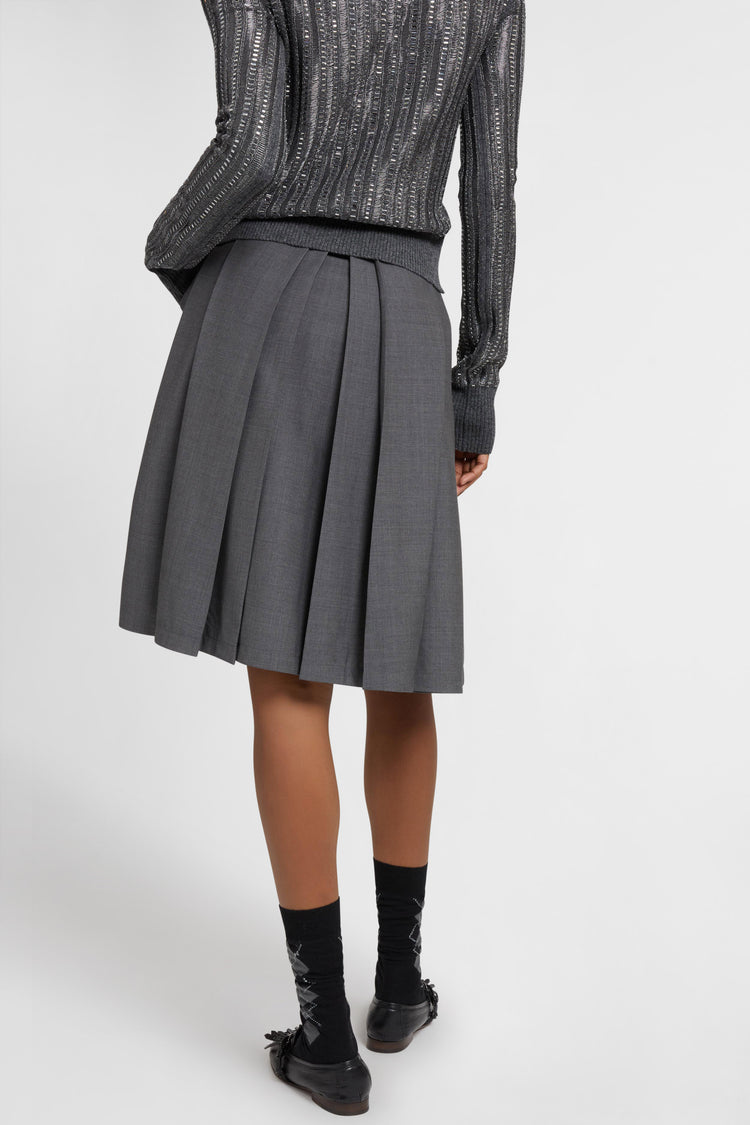 Pleated skirt in cool wool
