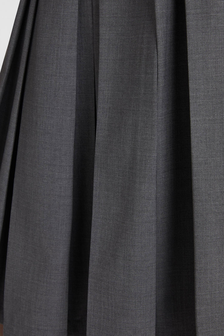 Pleated skirt in cool wool