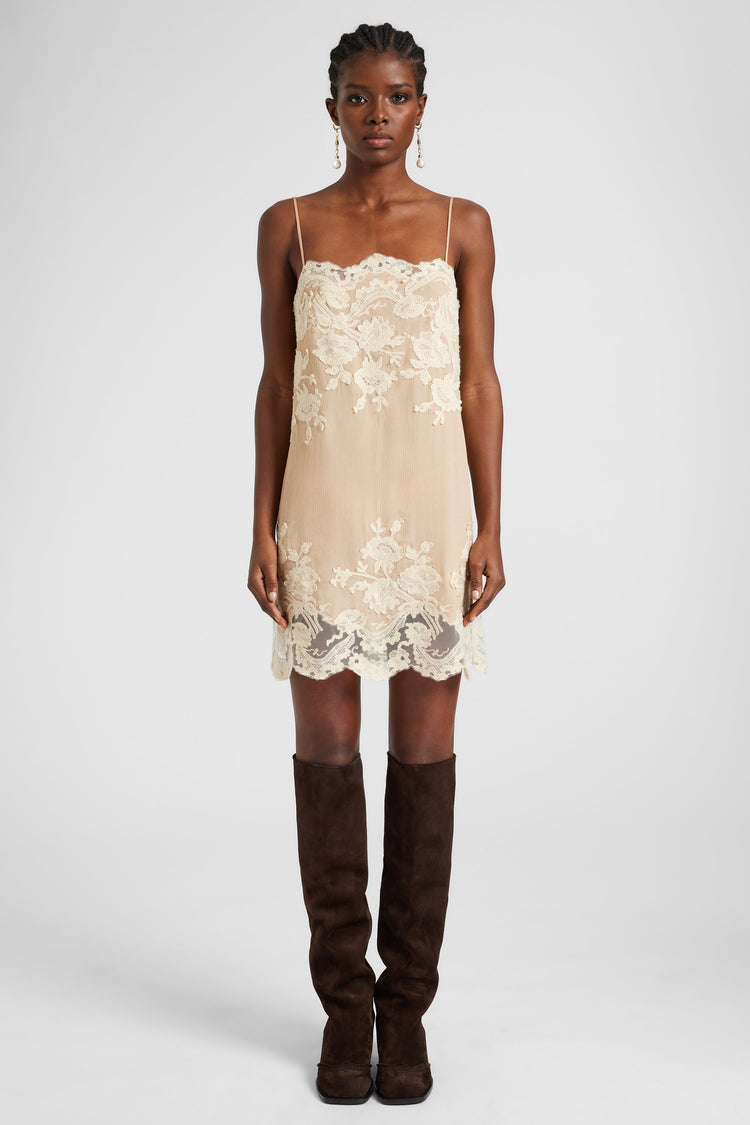 Abito corto in chiffon creponne con pizzo "piccolo punto"